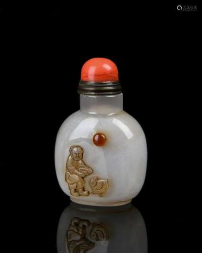 A Carved Agate Snuff Bottle