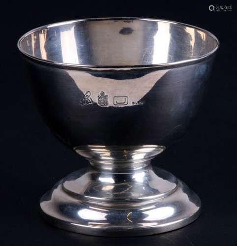 A Guernsey silver footed bowl, 129g, 8cms (3.1ins) high.