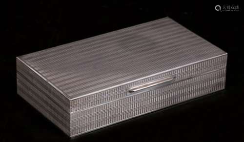 A continental 800 grade silver table cigarette box with engine turned decoration, 18cms (7ins)