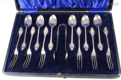 An Art Nouveau silver plated dessert set in fitted case