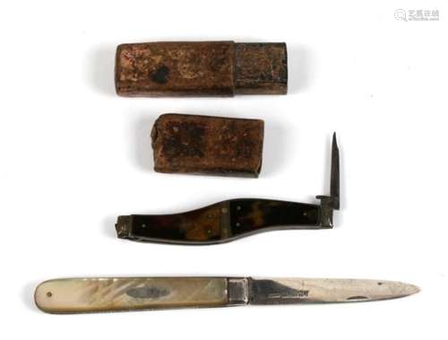 A William IV silver and mother of pearl fruit knife in original box, Sheffield 1834, together with