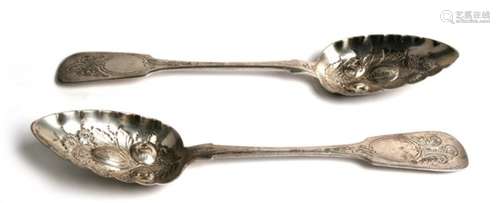 A pair of Irish silver berry pattern serving spoons, Dublin 1822, 115 gms, 23cm (9 ins) long.