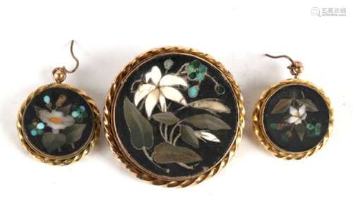 A 19th century yellow metal mounted pietra dura brooch, 4cms (1.5ins) diameter; together with a pair