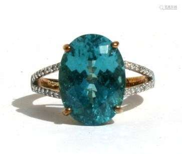 A 9ct gold Caribbean blue Apatite & diamond ring, approx UK size 'N'.