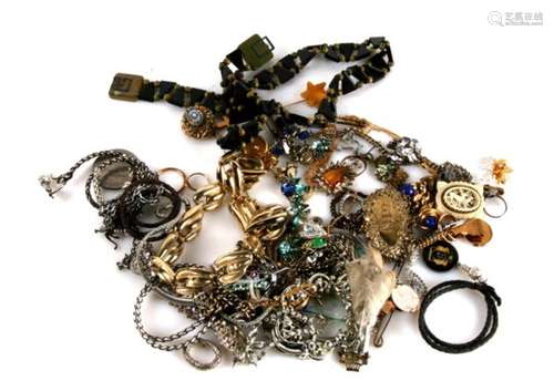 A quantity of costume jewellery.