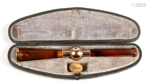 A 9ct gold and tortoiseshell cigarette holder, with original box. London 1919. 11.6cm (4.5 ins)