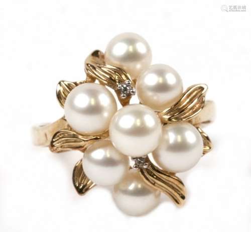 A 9ct gold pearl cluster ring.