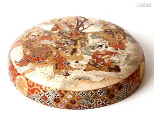 A large Japanese Satsuma pottery box cover decorated with Immortals and a bird, 24cms (9.5ins)