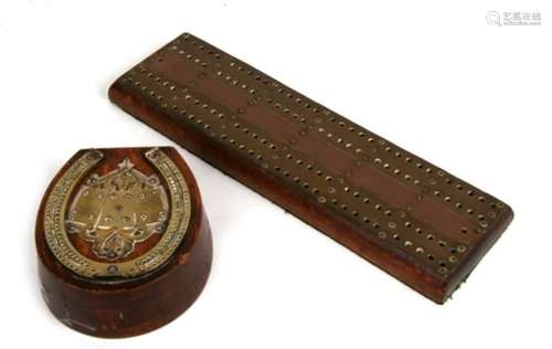 A Victorian horse shoe shaped cribbage box with brass mounts and single drawer, 16cms (6.25ins)