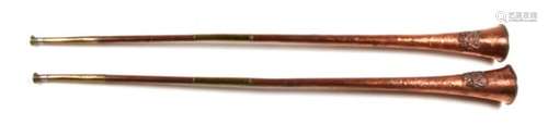 A pair of Harris & Nixon Class A copper and brass hunting horns, 103cms (40.5ins) long (2).