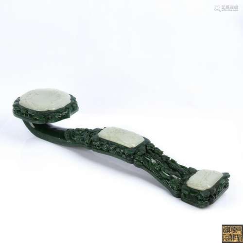 A White Jade Inlaid Spinach Green  Ruyi, Sceptre