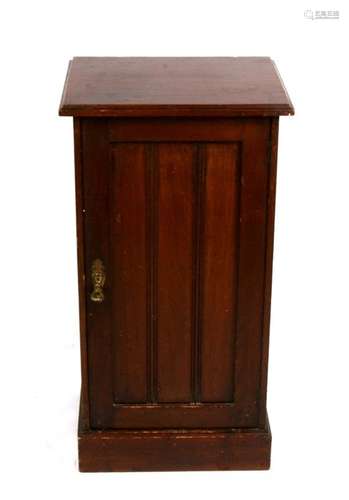 An Edwardian mahogany pot cupboard 41cm (16ins) wide.