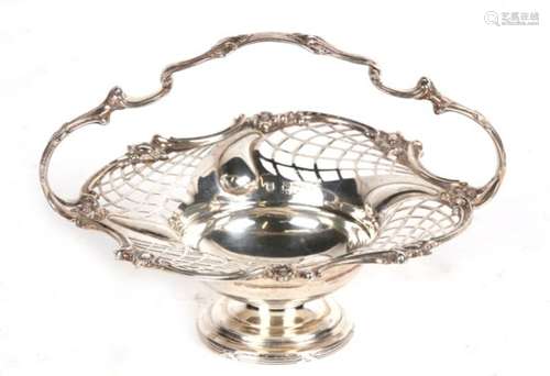 An Art Nouveau silver whiplash mesh design fixed handle basket by RH Halford & Sons, Weight 197g.