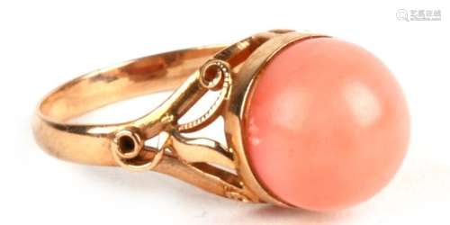 An 18ct gold coral set ring. 3.3g. Approx UK size M