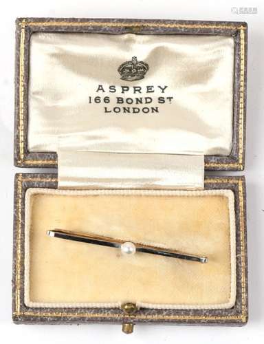 An early 20th century boxed Asprey 15ct gold and platinum bar brooch set with a single pearl