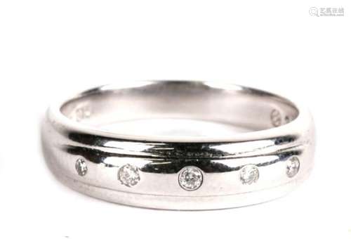 A 9ct white gold and five stone diamond ring, 3.8g. Approx. UK size N.