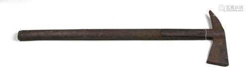 A WW1 Labour Corps axe named on the handle to 161684 HW JONES 911 COY. Overall length 85cms (33.