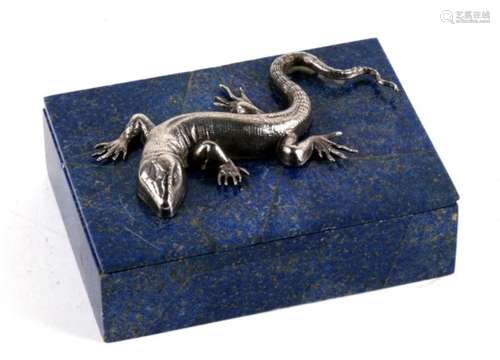 An early 20th century lapis lazuli box surmounted with a white metal lizard, 10cms (4ins) wide.