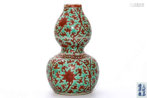 A Green Glazed Red Enameled Gourd Shape Vase