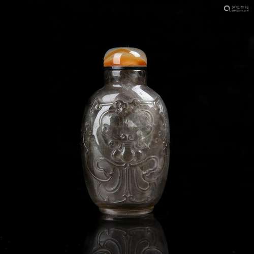 A Carved Agate Snuff Bottle