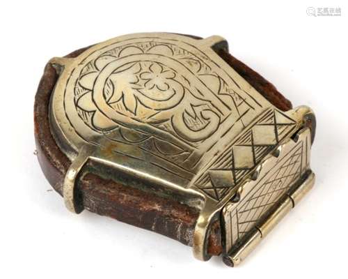 A 19th century novelty engraved brass and leather sporran vesta case, 7cm (3 ins) high