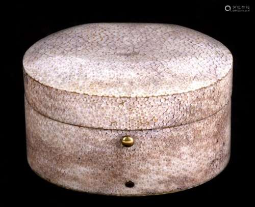 An early 20th century oval shagreen box with brass catch, lined with velvet and silk, 10cm (4 ins)