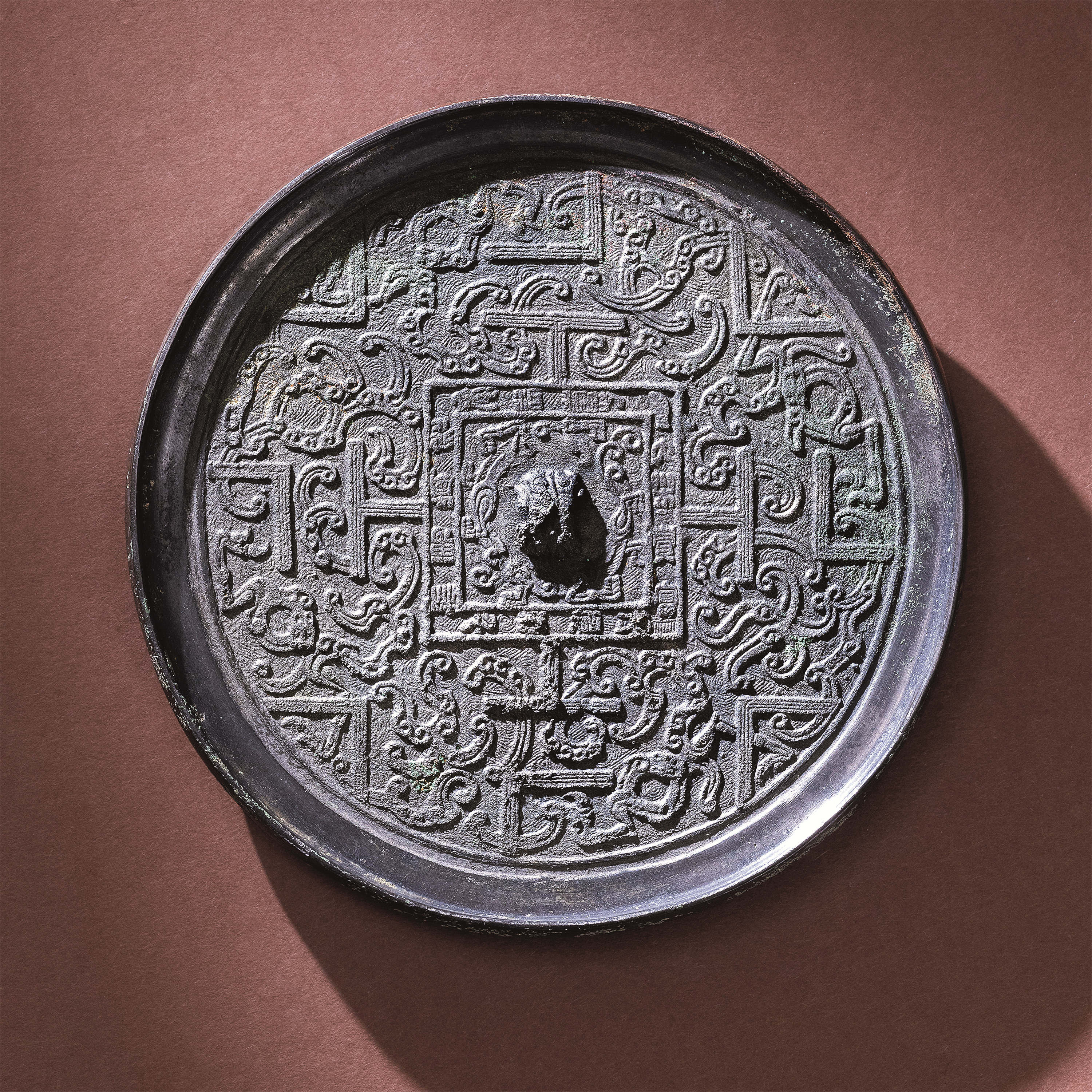 汉代蟠螭纹铜镜图片