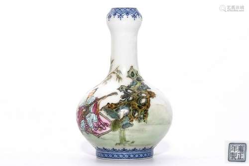 A Falangcai Garlic Mouth Vase