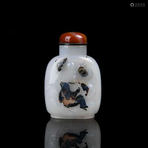 A Carved Agate Snuff Bottle