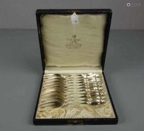 11 SILBERNE ART DÉCO KUCHENGABELN, 800er Silber (insgesamt 301 g), gepunzt mit Halbmond, Krone,