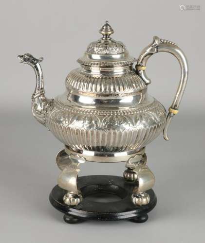 Friese antique silver coffeepot on Comfoor, Silver can