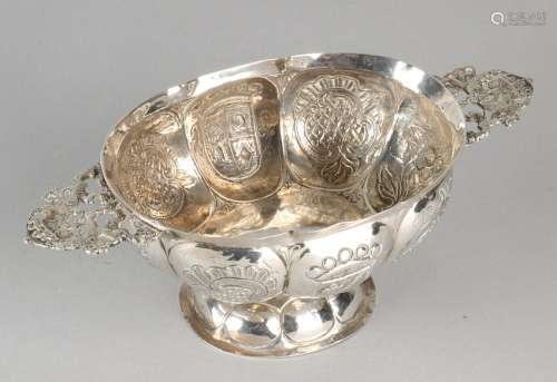 Antique silver brandewijnkom, 833/000, decorated with
