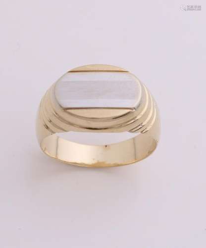 Yellow gold men's ring, 585/000, with an oval head with
