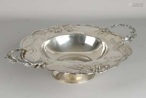 Fine silver platter, 835/000, round model with a molded