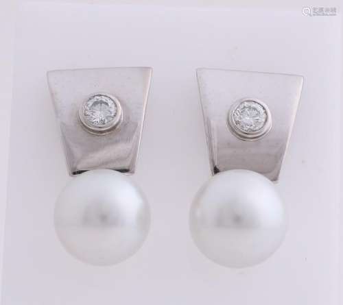 Elegant white gold earrings, 750/000, with pearl and