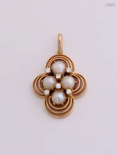 Yellow gold pendant, 585/000, with pearl and diamonds.