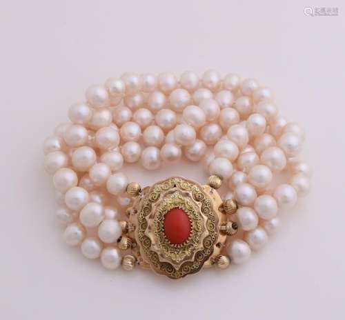 Pearl bracelet with yellow gold clasp region, 585/000,