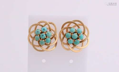 Generous golden earrings, 585/000, with a rosette of