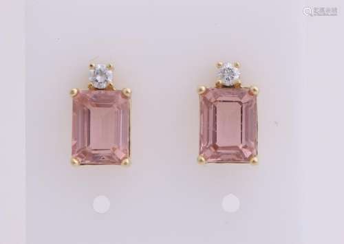 Yellow gold earrings, 750/000, with diamond and