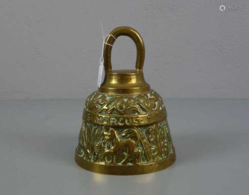 GLOCKE MIT EVANGELISTENSYMBOLEN / bell, Bronze - Gelbguss, Reliefdekor mit stilisiertem Floraldekor,