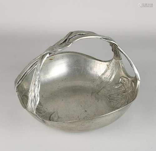 Heavy antique pewter Jugendstil scale. Circa 1915.