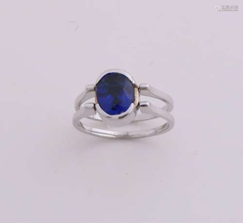 White gold ring bang, 585/000, sapphire and diamond.