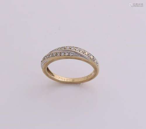 Yellow gold ring, 750/000, with diamond. Ring twisted
