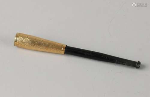 Cigarette Pipe with gold, 750/000. Nozzle having at the