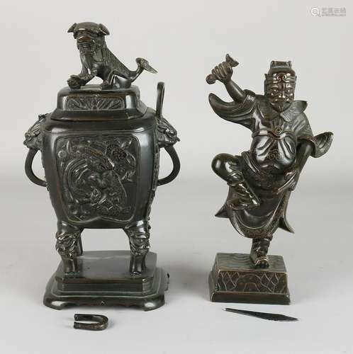 Twice ancient Chinese bronze. One wierookpot with