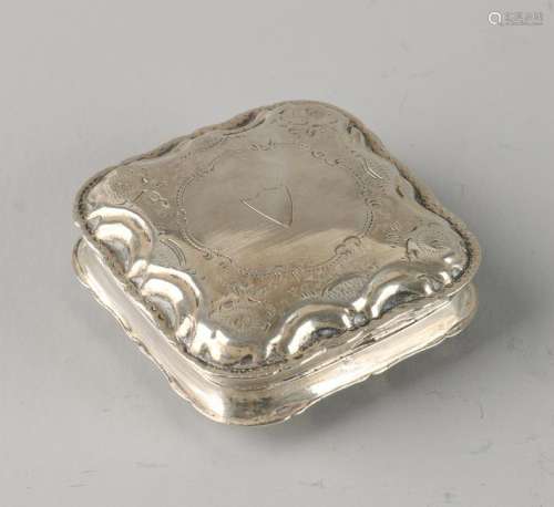 Silver peppermint box, 833/000, gecontourneerd model