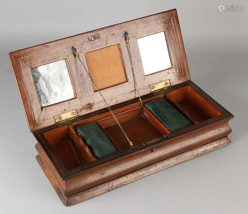 Early 19th century walnut sewing box with bandintarsia