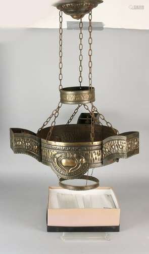 Beaten copper Nouveau three-light lamp with 138 glass