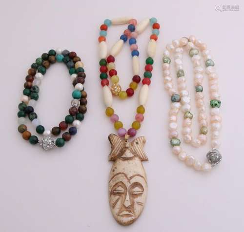 Three necklace with precious stones, pearls, inter