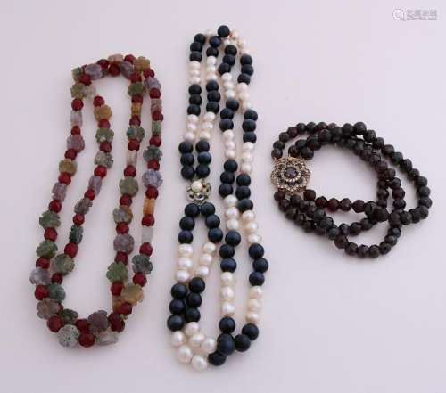 Lot 2 necklaces with agate jewelry with pearl and jade
